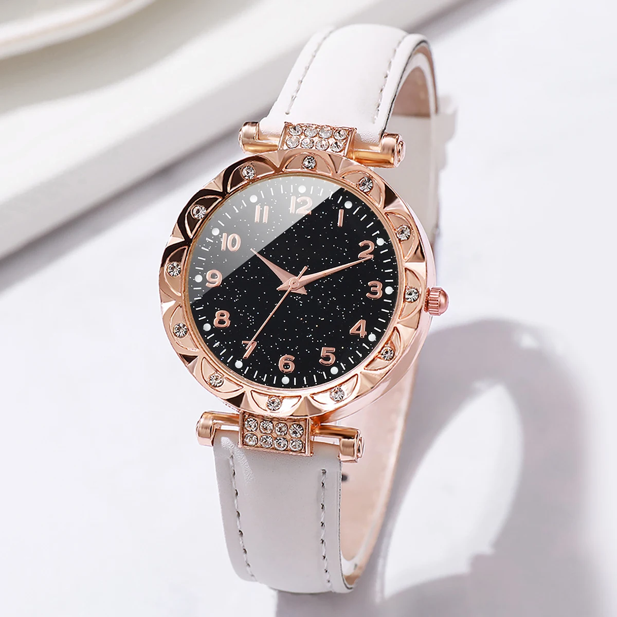 4pcs/set Fashion Women Leather Strap Quartz Watch with Heart-shaped Bracelet White Black Set