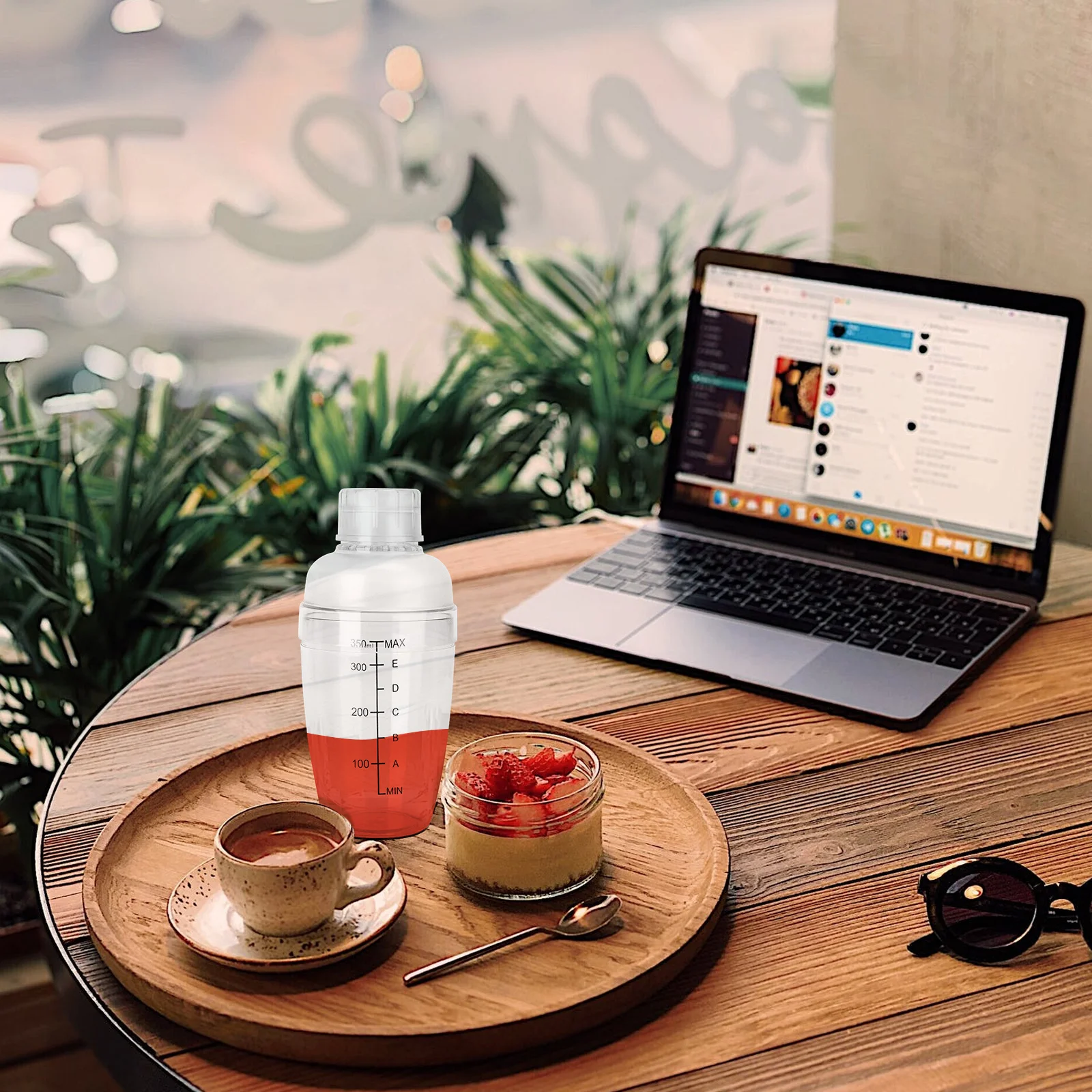 

Transparent Pc Resin Wine Shaker 700ml Anti-Fall Mixing Cup Leak-Proof Scale Marked Antiscald Suitable Home Bar Use