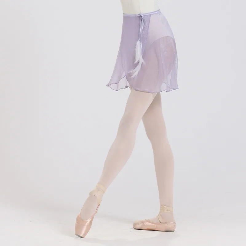 Jupe de Ballet une pièce pour femmes, jupe d'entraînement de danse de Ballet, jupe courte violette à ourlet irrégulier avec attache de taille, garniture en plumes