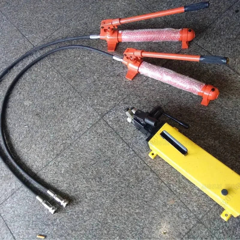 63Mpa Double-Acting High-Pressure Manual Pump SYB Type Manual Hydraulic Pump, Flashlight Dual-Purpose Integrated Oil Pump