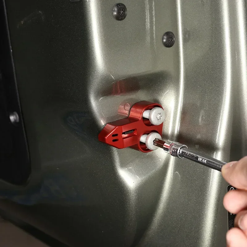 

Aluminum Alloy Red For Land Rover Defender 90 110 130 20-2024 Car Tailgate Lock Cover Car Accessories(Replacement Product)