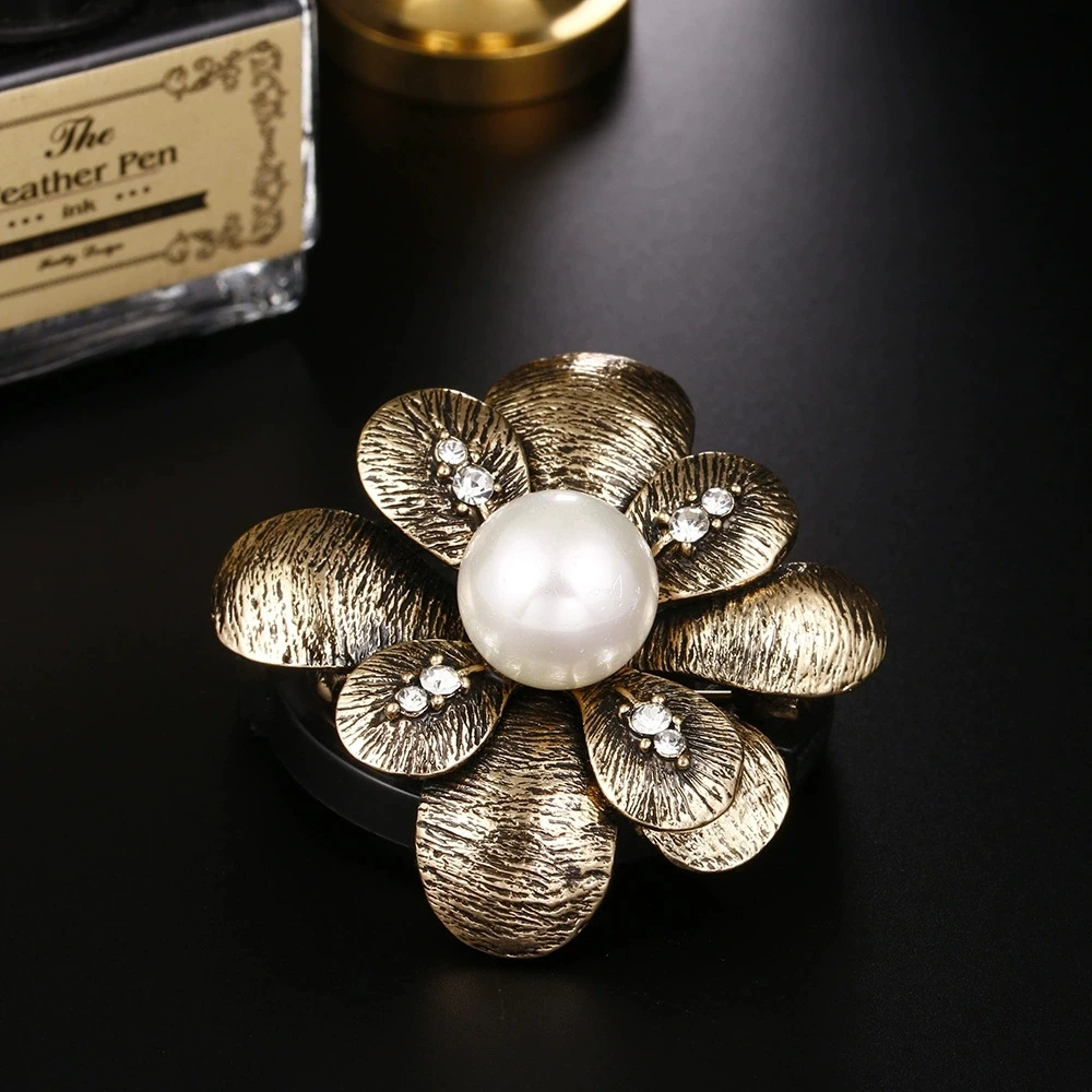 Hot brooch, high-end and light luxury clothing accessories, brooch jewelry, pearl brooch, enamel pressed collar