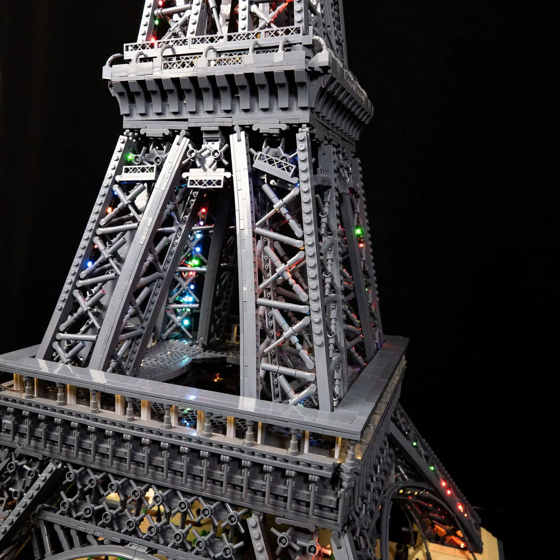 Zestaw oświetlenia LED DIY do klocków konstrukcyjnych wieży Eiffla 10307 Zestaw oświetlenia zdalnie sterowanego (model nie jest dołączony)