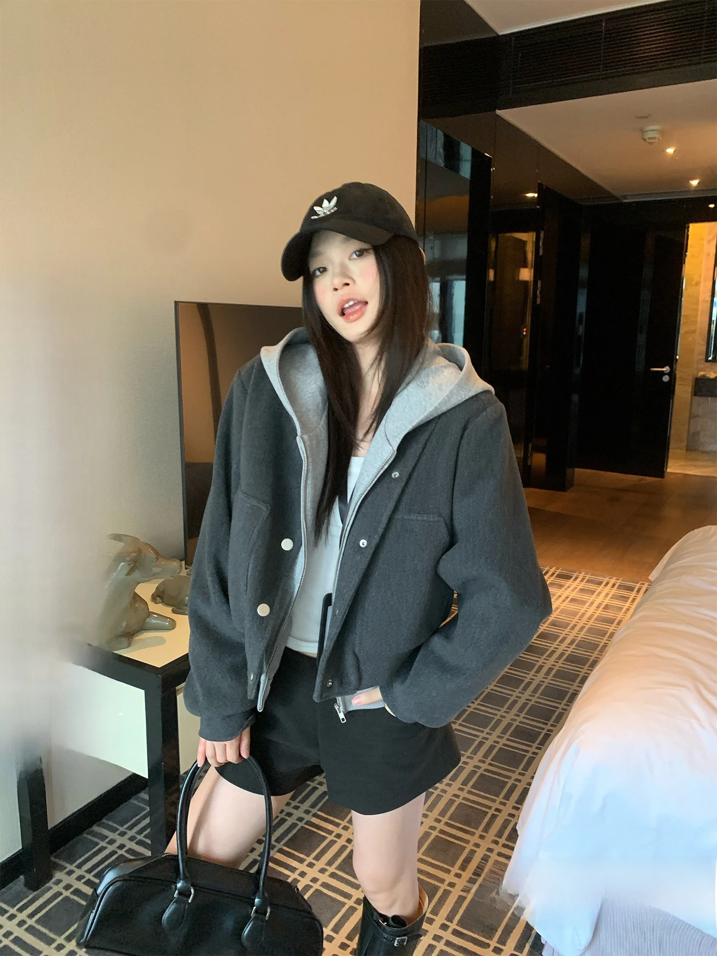 

Женская свободная повседневная куртка-бомбер из шерсти, модная верхняя одежда для осенней коллекции, стильная и удобная для повседневной носки