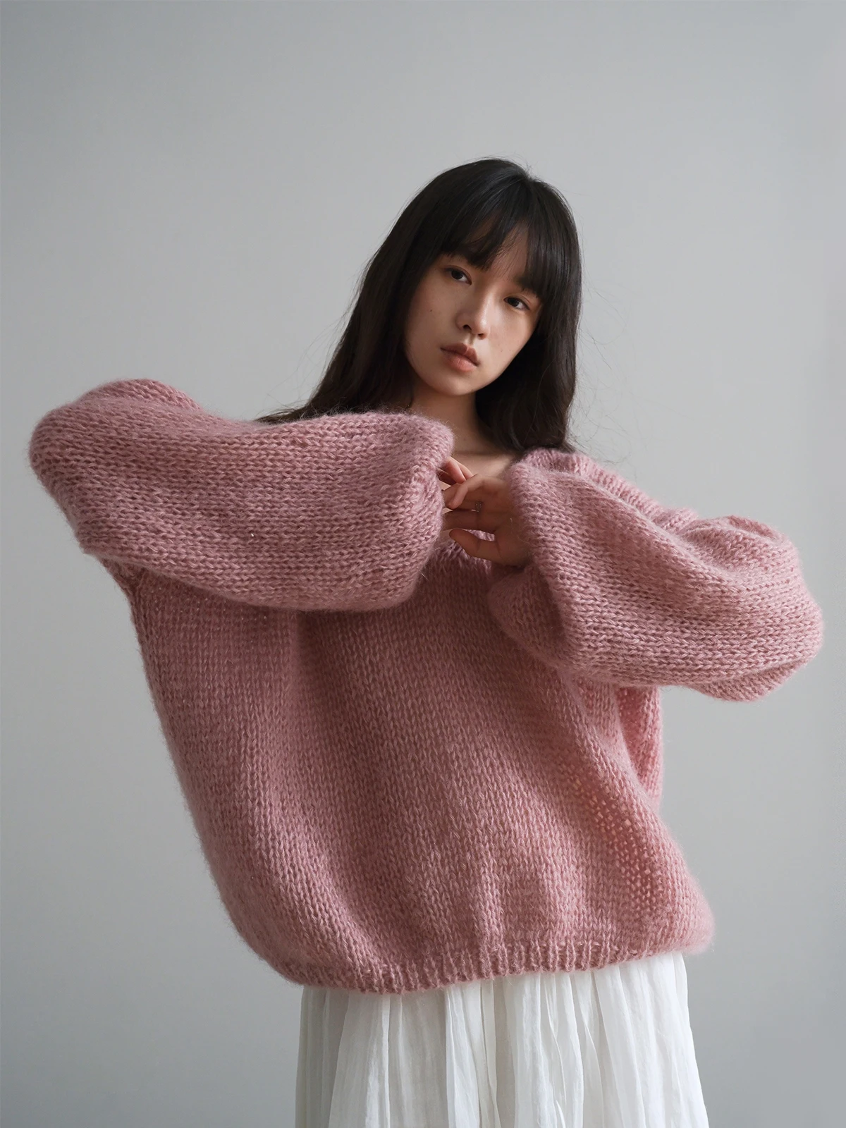 

Pink Hand-Woven V-Ne Camere Sweater Women's Soft Dopane Early Autumn High-End Small ence Commute Sle Long Sve