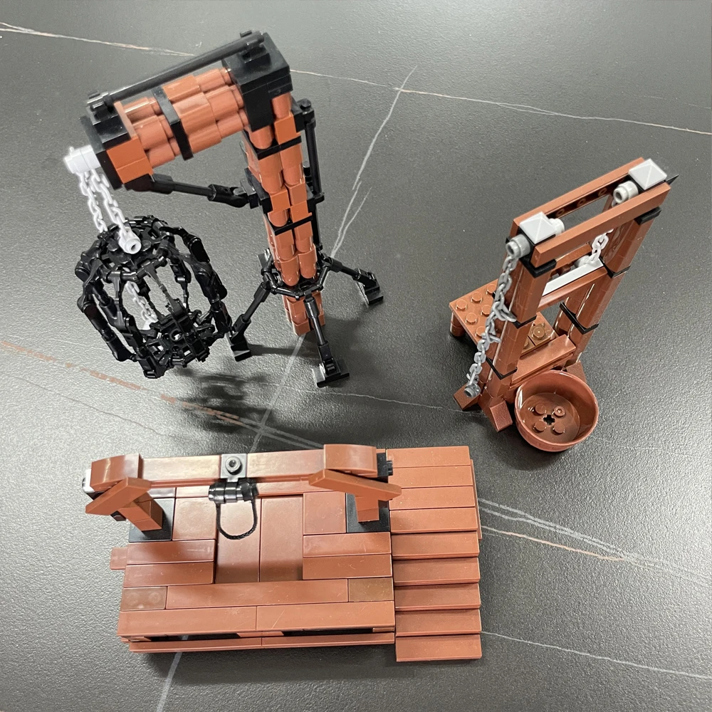 مجموعة مكعبات بناء مكونة من 3 قطع، وطاولة استفزاز، ومقصلة، ونموذج مكعبات بناء القفص المعلق، وديكور ملحقات الجسيمات الصغيرة