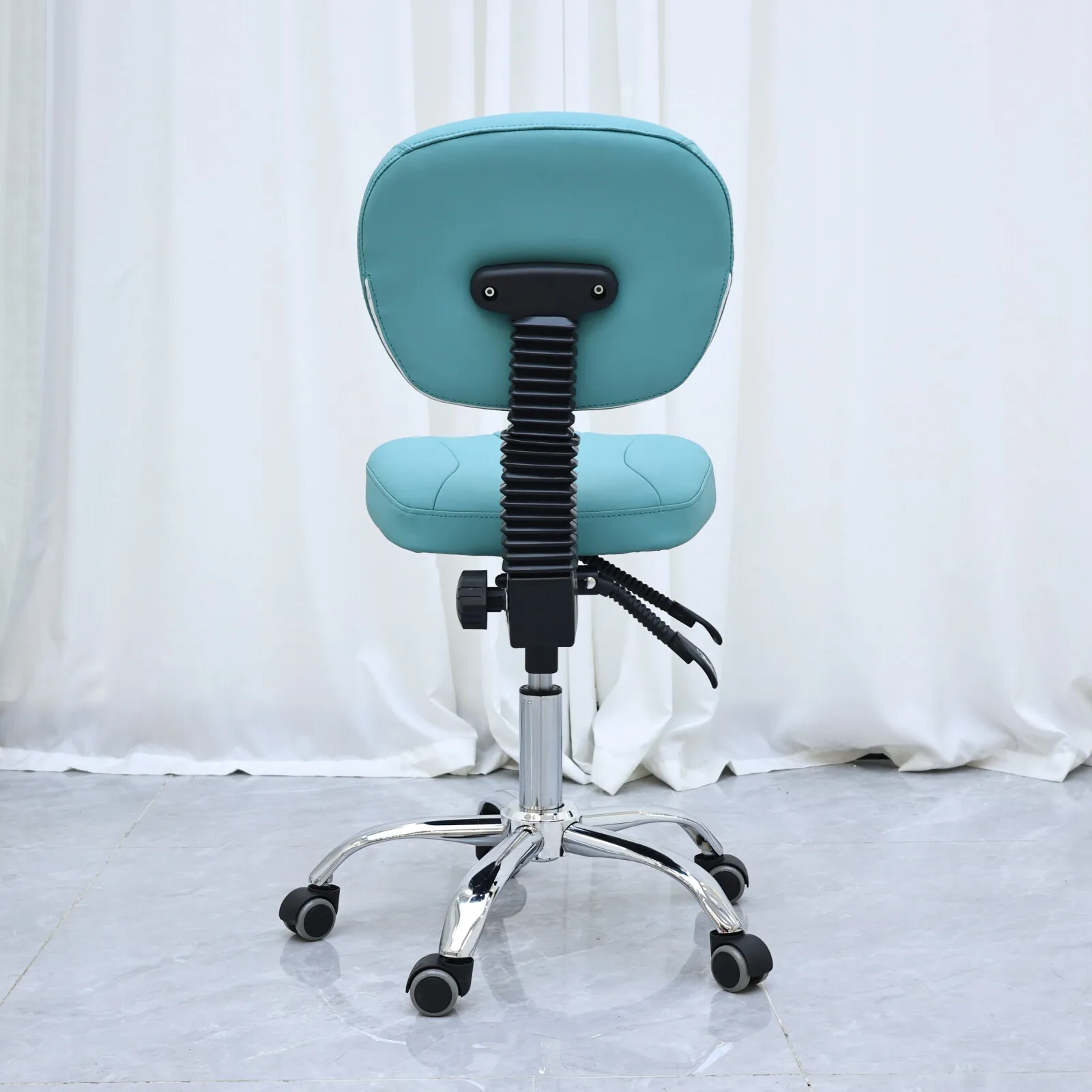 Ergonomischer Rollhocker mit Rückenlehne, für Nageltechniker, Friseure & Zahnärzte, Komfortabler Hebe-Technikerstuhl mit Rollen – Detail 8