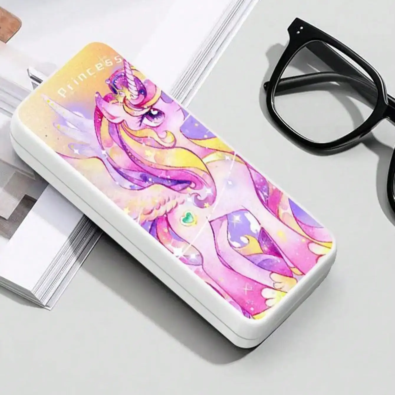 1 PC glasses case with high-definition painted patterns and high aesthetic value. It is a portable and versatile glasses case