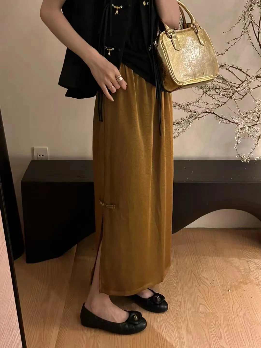 

2024 European Early Spring New Satin Midlength Skirt Women's Straight Split Elastic Skirt Office Casual Loose Commuting Skirt