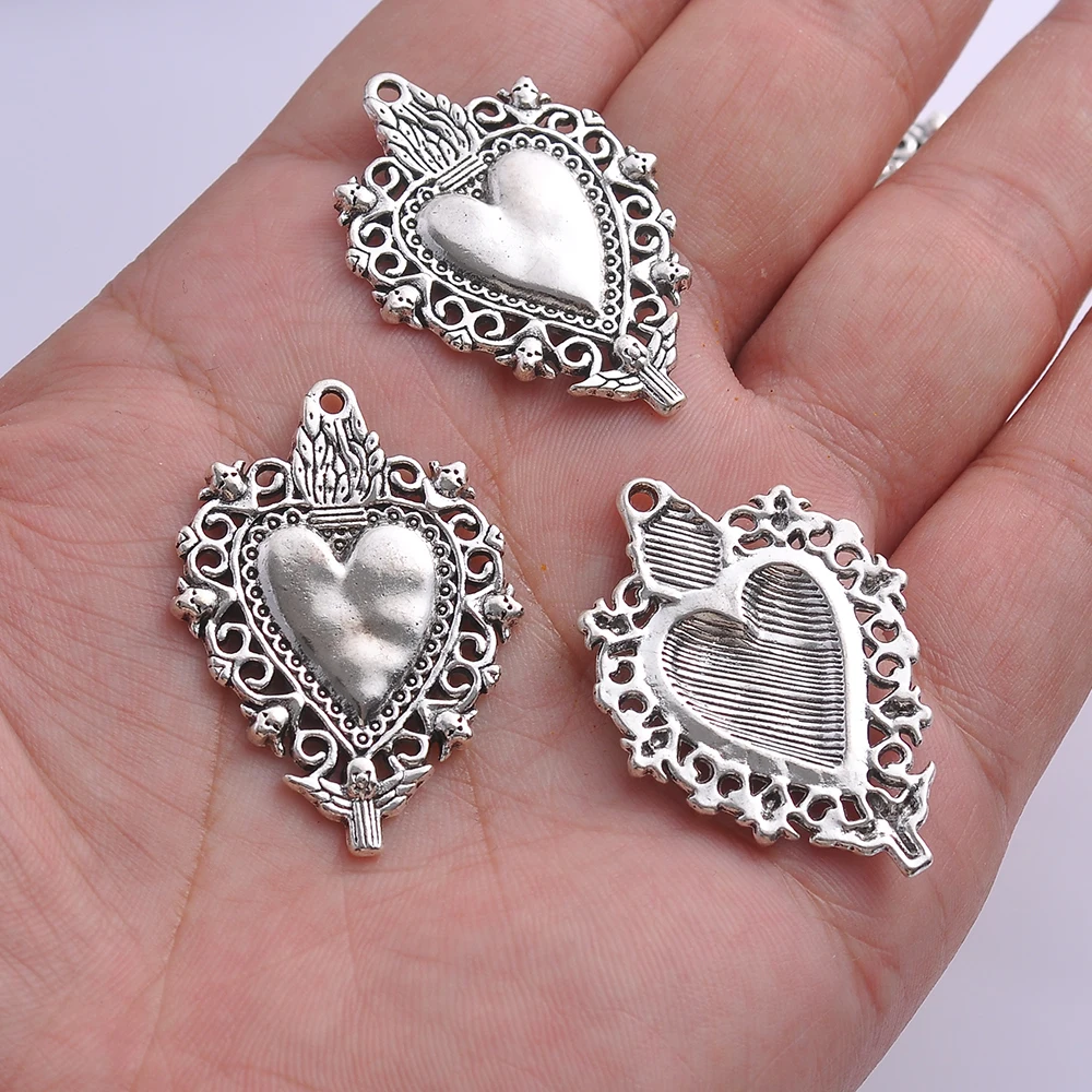 4-Piece Set of Hollow Lace Heart Charms, Vintage Distressed Heart-Shaped Mini Pendants, Suitable for DIY Bracelets, Necklaces, and Earrings, Dark Retro Handmade Beaded Jewelry Accessories