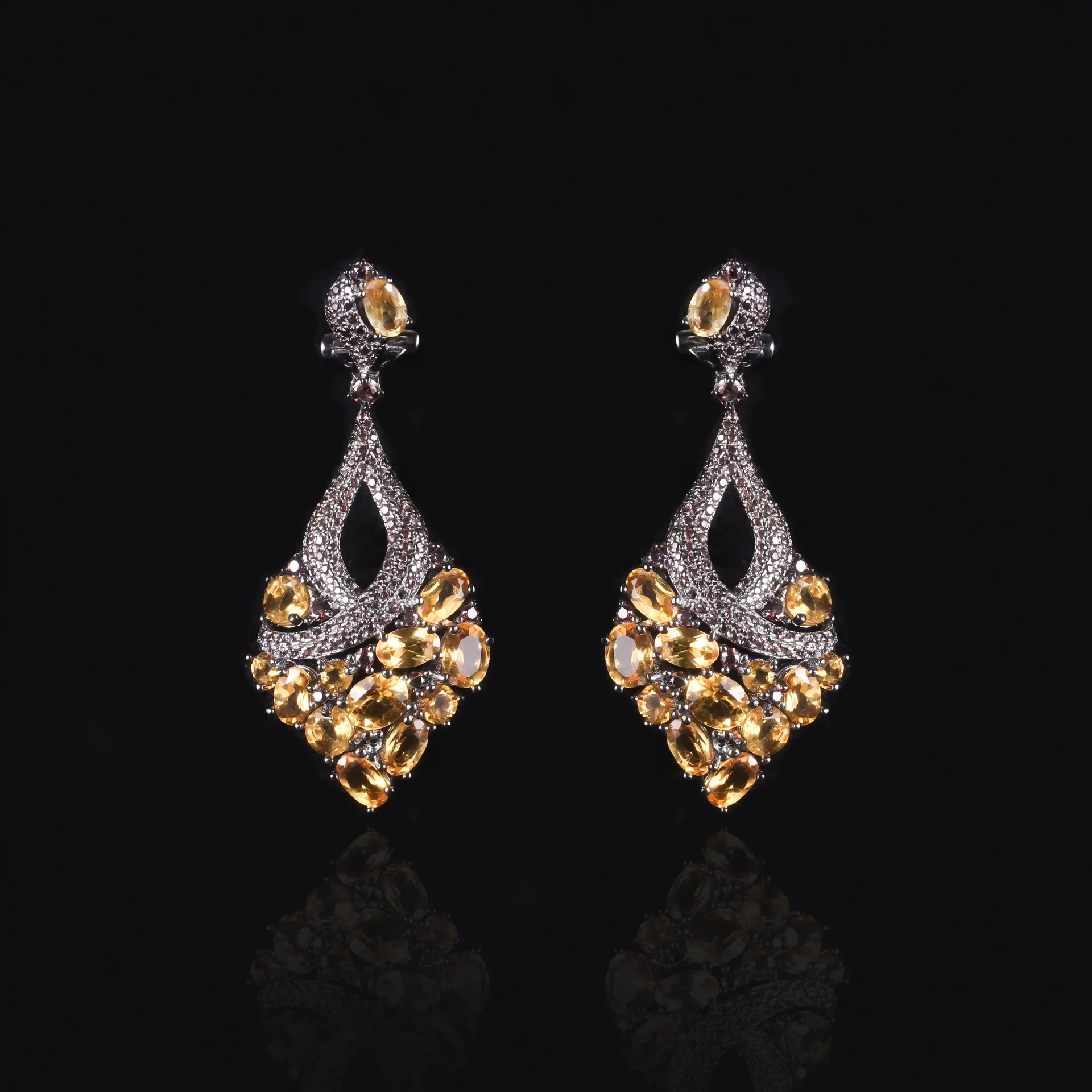 

Vintage Gemstone Earrings S925 Pure Silver Inlaid with Garnet Earrings Luxurious Crystal Earrings Black Gun Color Female