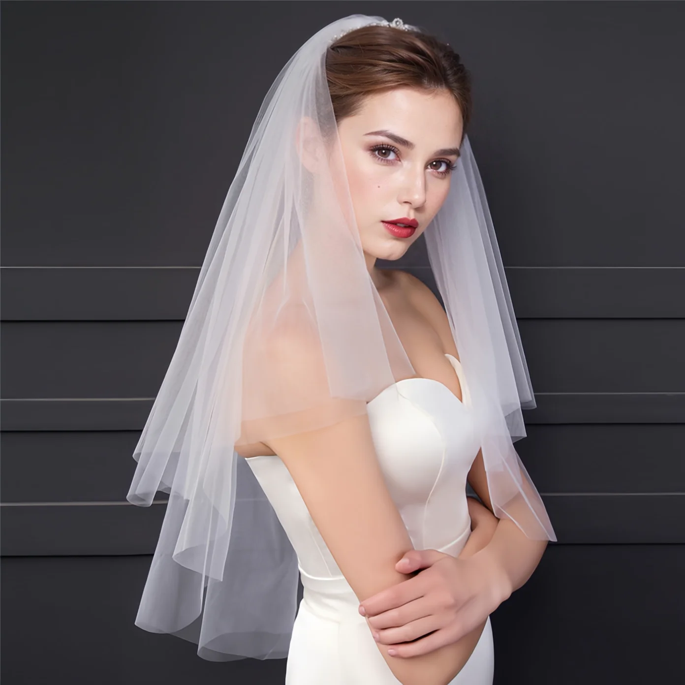 V28 Short Bride Veils Two Tier Minimalist Wedding Veil with Blusher Comb Elegant Women Veil for Wedding Dress Wedding Accessorie