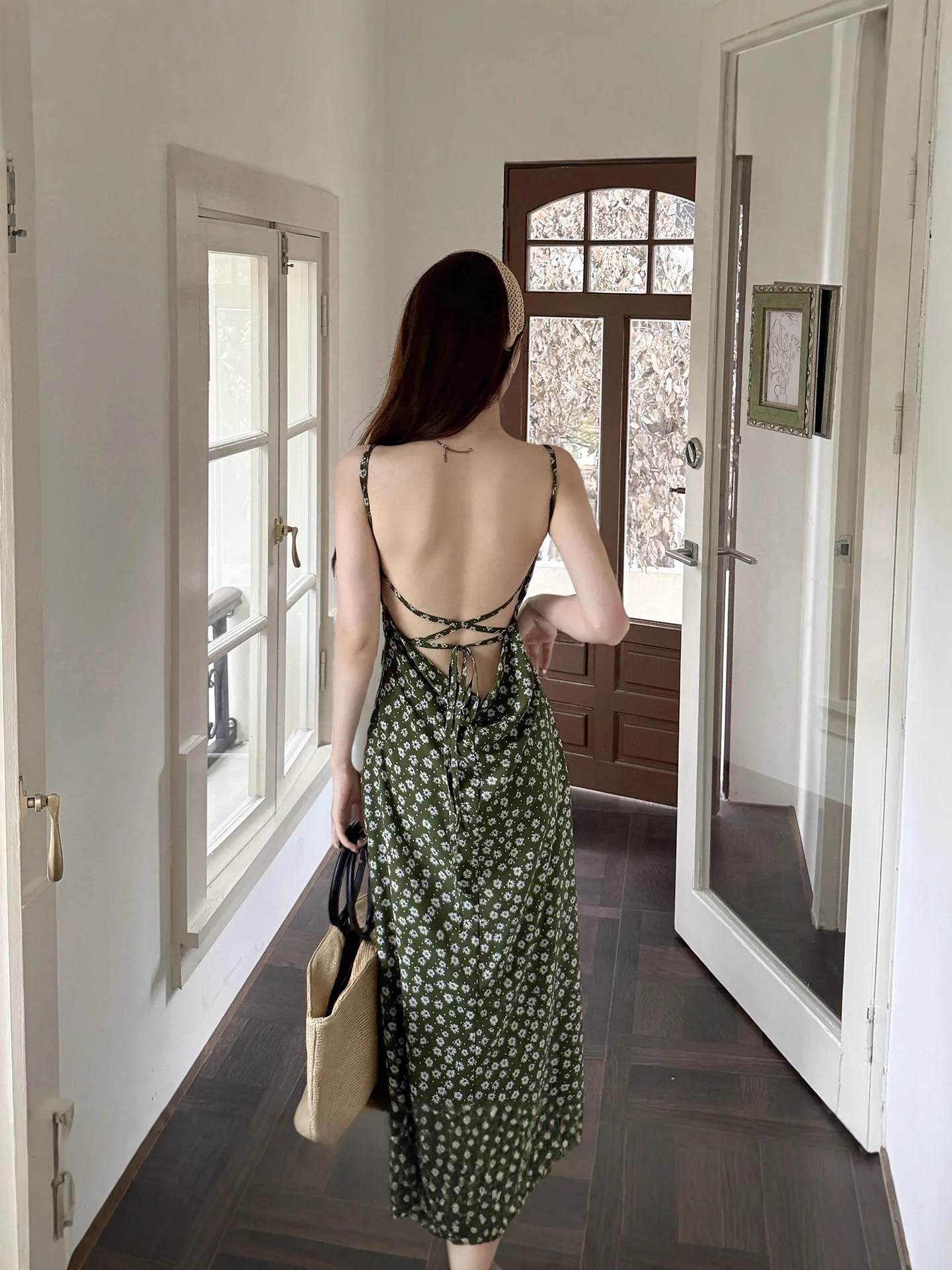 Abito in chiffon a canotta verde con colletto scampanato floreale francese per abito estivo da donna con cinturino con fasciatura posteriore senza maniche e schiena scoperta