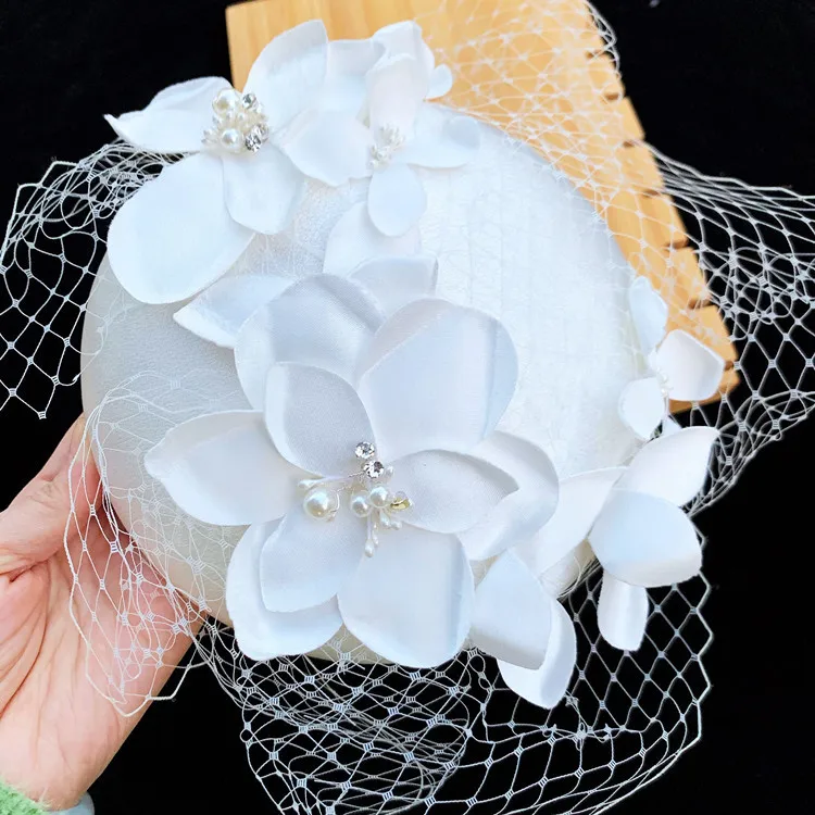 2022 New Arrival Satin Hat with Veil White Wedding Headdress Floral Chapeau De Mariage Pour Femme