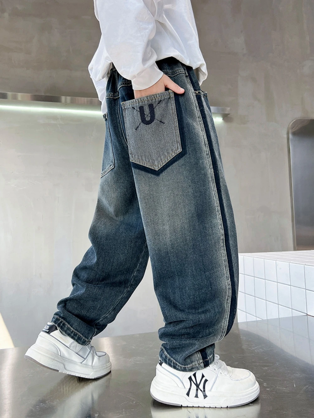 Boys' Autumn Outfit New Mid Size Children's Casual Pants, Children's Design Sense, Loose Jeans