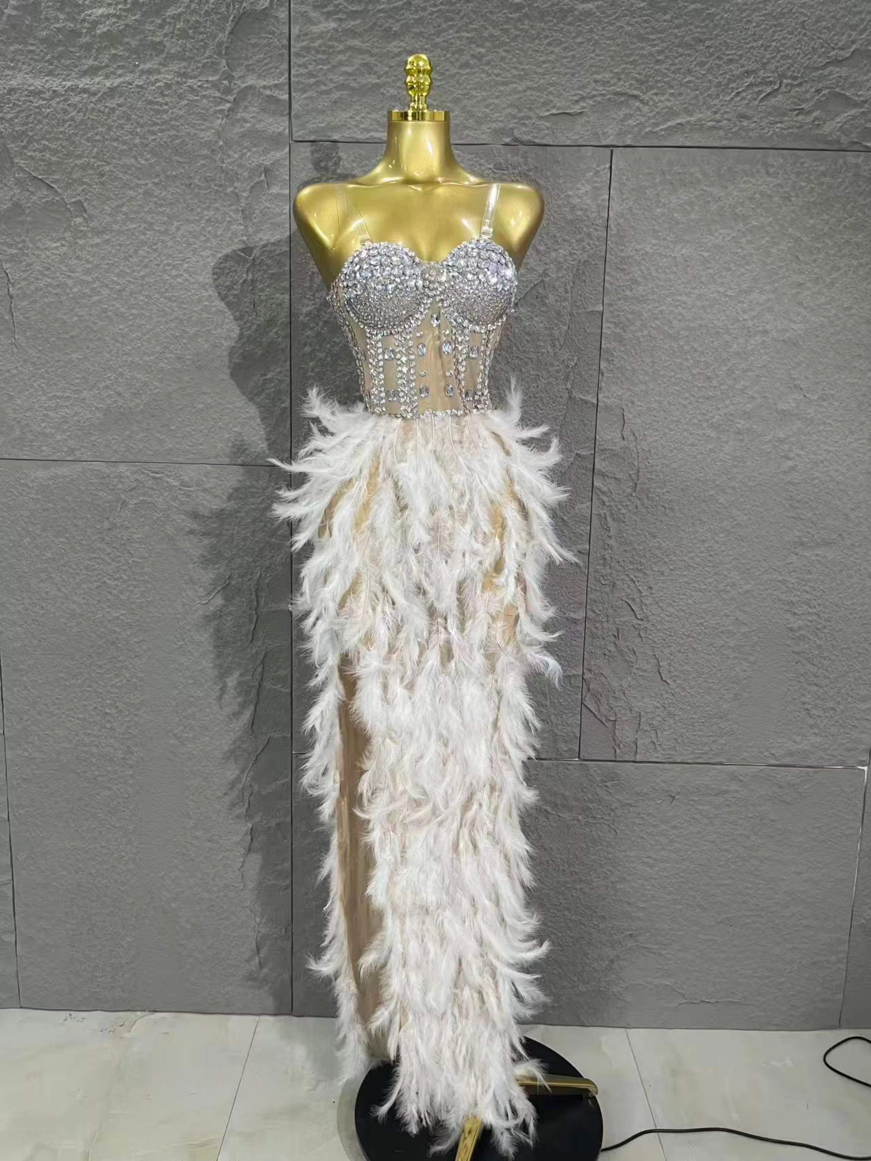 Robe longue en maille, plumes de strass scintillants sophistiquées, Sexy, soirée, spectacle d'anniversaire, séance photo, Costume de tapis rouge