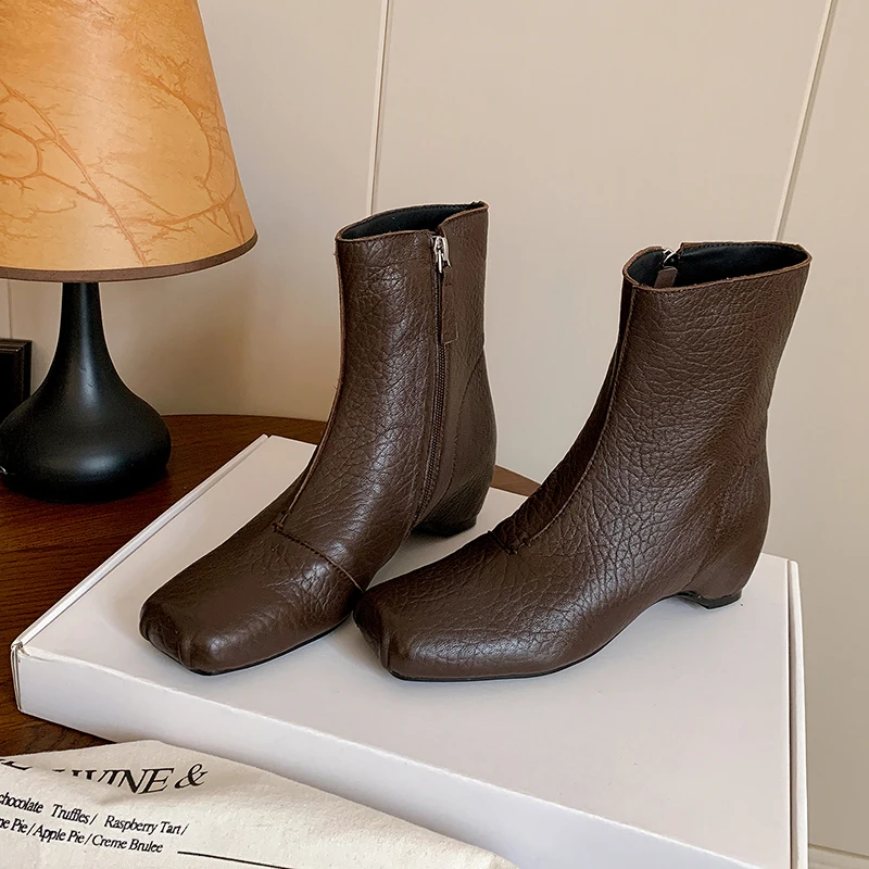 

Новый тренд 2026. Женские ботильоны из натуральной кожи. Осенние короткие ботинки. Зимняя обувь. Офисные женские ботинки на высоком каблуке с боковой молнией. Размер 34-39.