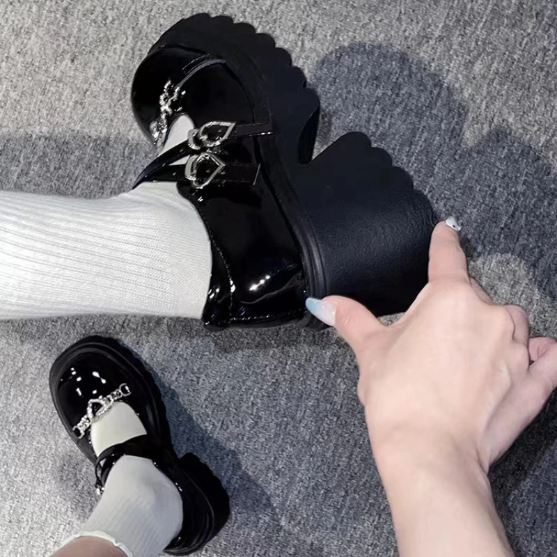 Sepatu Lolita hak tinggi baru 2024 untuk wanita sepatu pump Platform Punk wanita Jepang sepatu kulit paten Mary Jane alas kaki Goth hitam