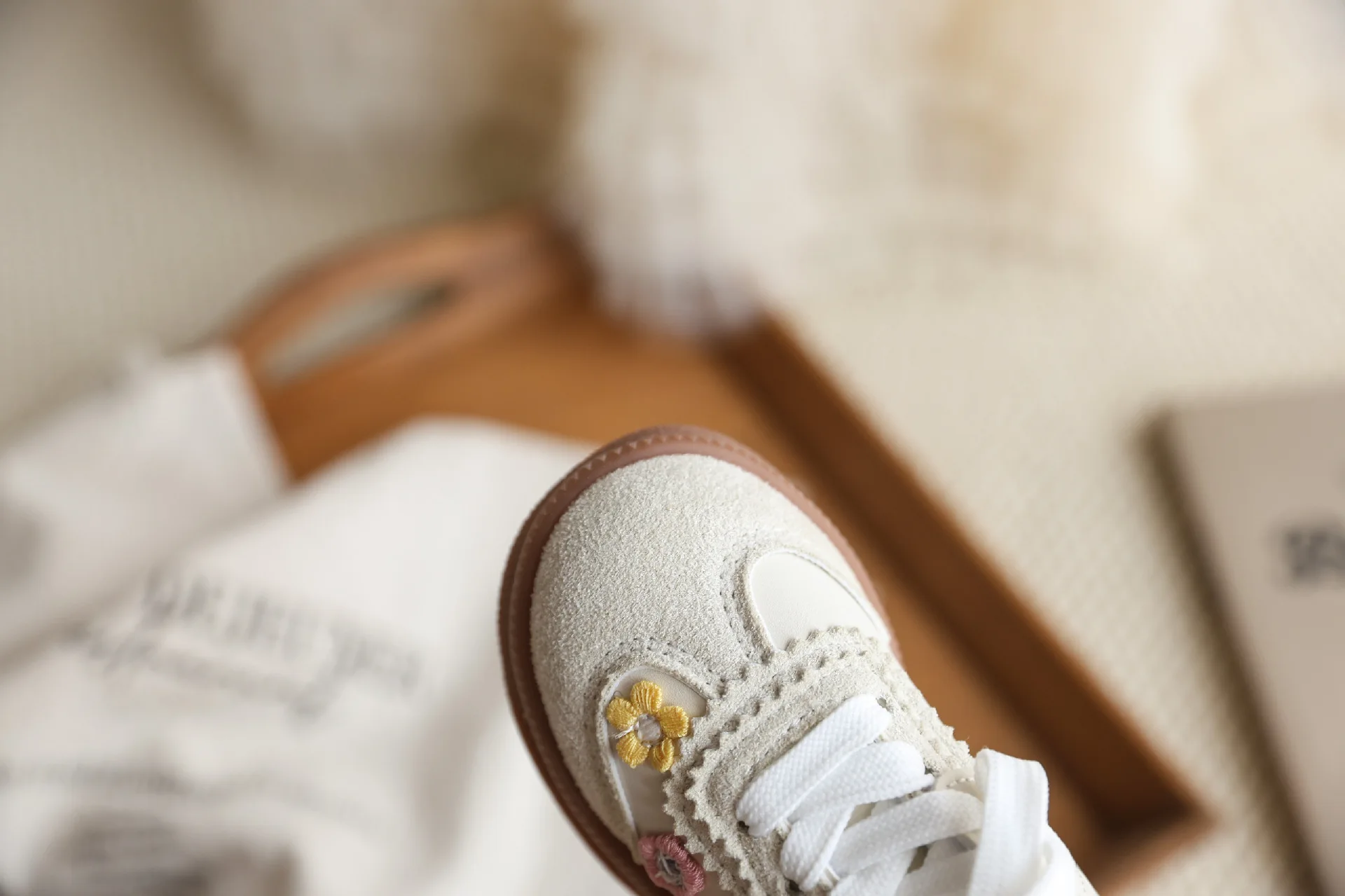 2026 Flache Schuhe für Mädchen, Frühling-Herbst Mode, Applikationen, Atmungsaktiv, Bestickte Blumen, Schnürsenkel, Lässige Komfort-Sneaker – Detail 14