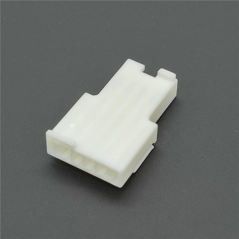 7287-9234 4 Pin Unsealed Automotive Connector Male 0.64II 025II Series 0.64mm PBT Natural for Wiring