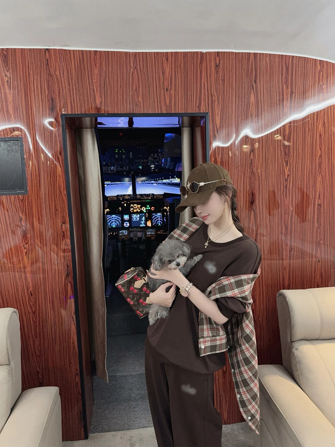 

Комплект спортивной одежды Zhaochencen в американском стиле: модный свитшот и брюки с широкими штанинами, осень 2025, женский, из двух предметов