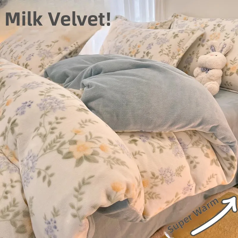 

Утолщенный комплект постельного белья из молочного вельвета, три или четыре предмета, с мультяшным принтом, фланелевые простыни и пододеяльник для студенческого общежития, зимний вариант