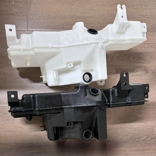 1 Pcs Windshield Washer Tank with Nozzle Hole for Pajero V70 V60 2003-2006 4 Holes Front Glass Washer Tank MN117838