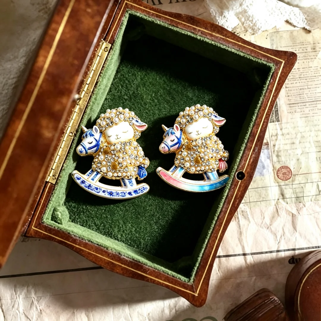 Baroque Luxury Rocking Horse Sheep Animal Design Brooch for Men and Women, Jewelry, Fashion Accessories, Couple's Party Gift