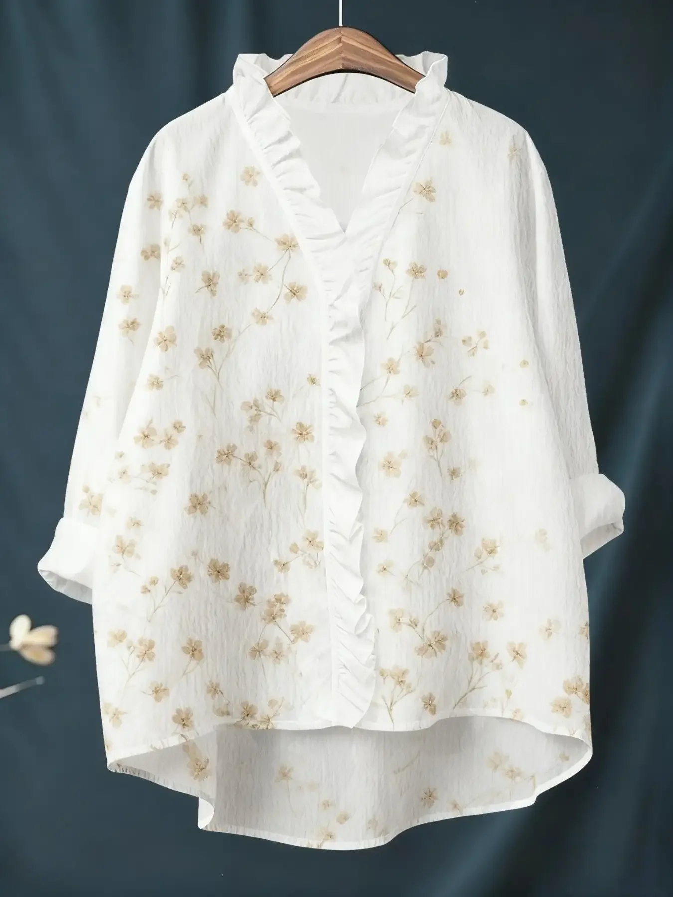 New women's printed long sleeved shirt with ruffled neckline, It is an essential item for vacation travel.