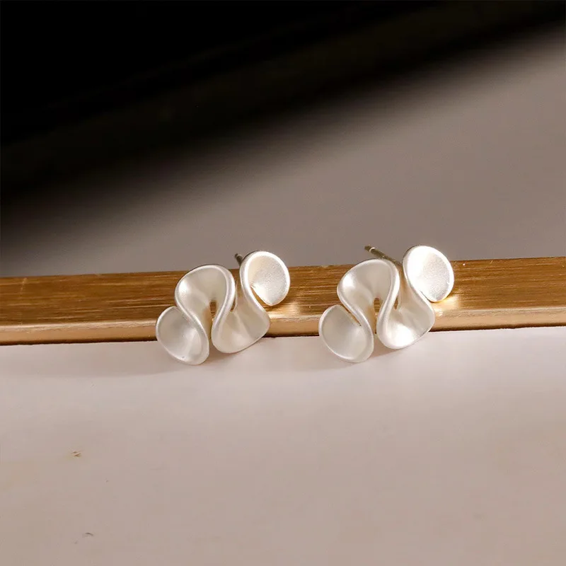 Retro Matte Twist Metal Flower Stud Earrings for Women Trendy Pleated Ruffle Edge Earrings Simple Geometric Statement Jewelry