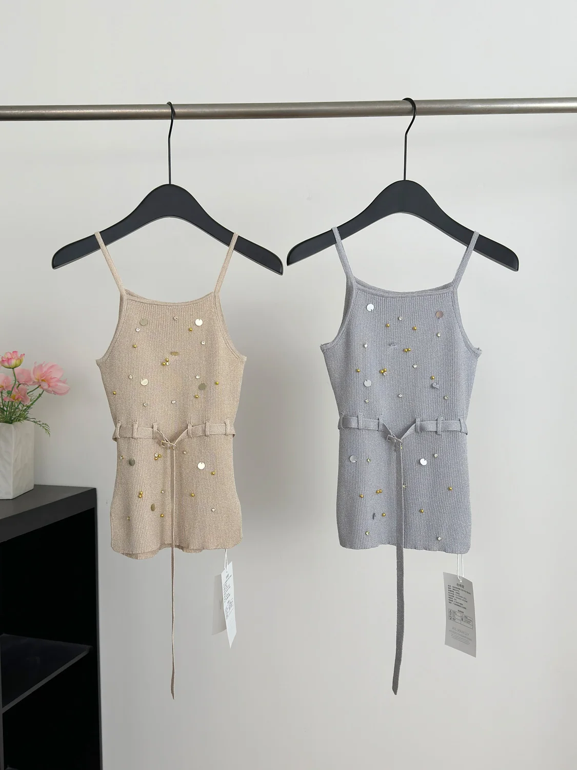 Verão sexy lantejoulas camisola coletes feminino colheita topos slings sem mangas com cinto elegante chique magro senhoras malhas jumpers 2025