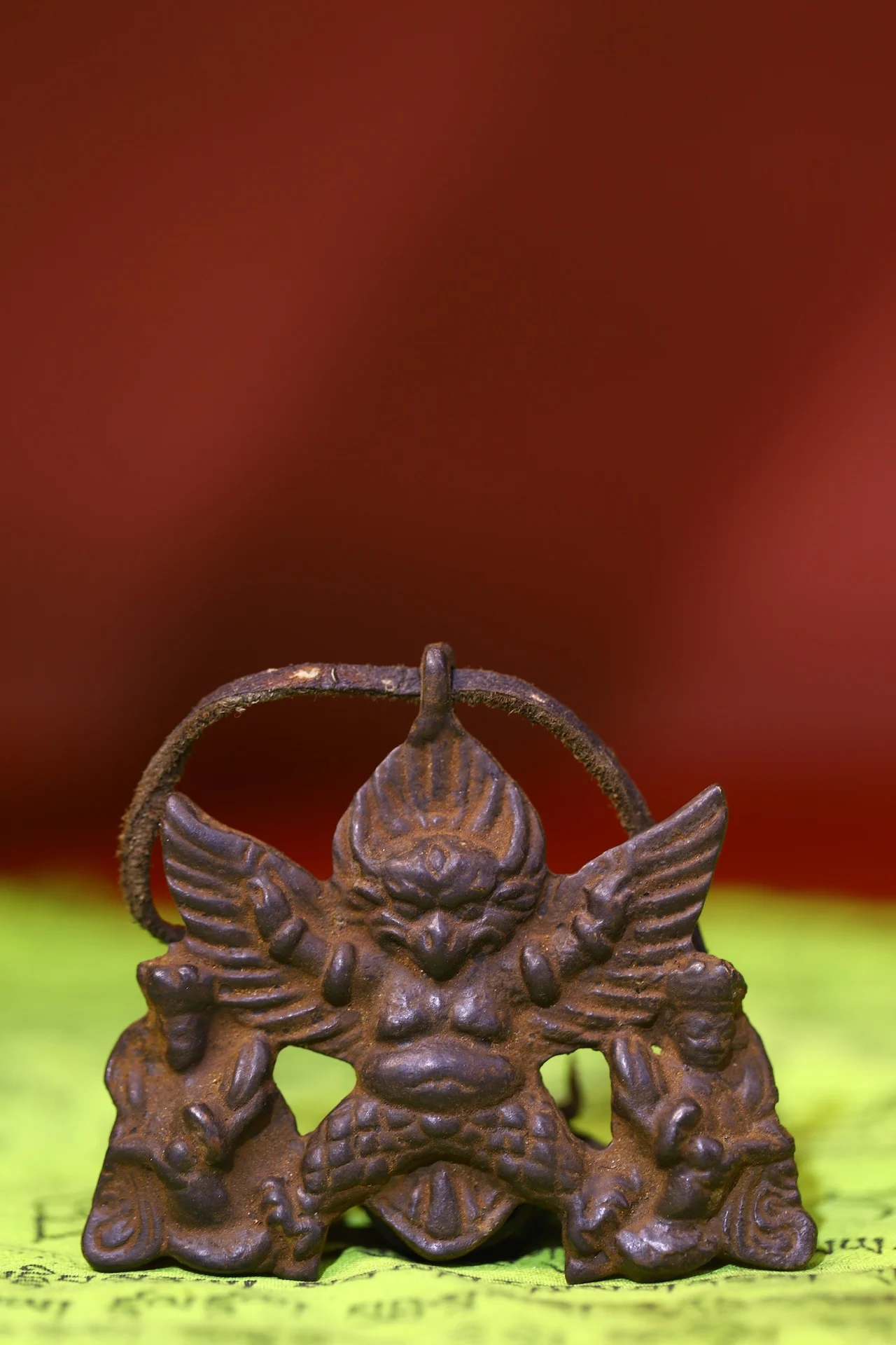 

3"Tibetan Temple Collection Old Bronze Cinnabar Garuda Dhwaja Protector Buddha Buddha Card Pendant Amulet Town house Exorcism