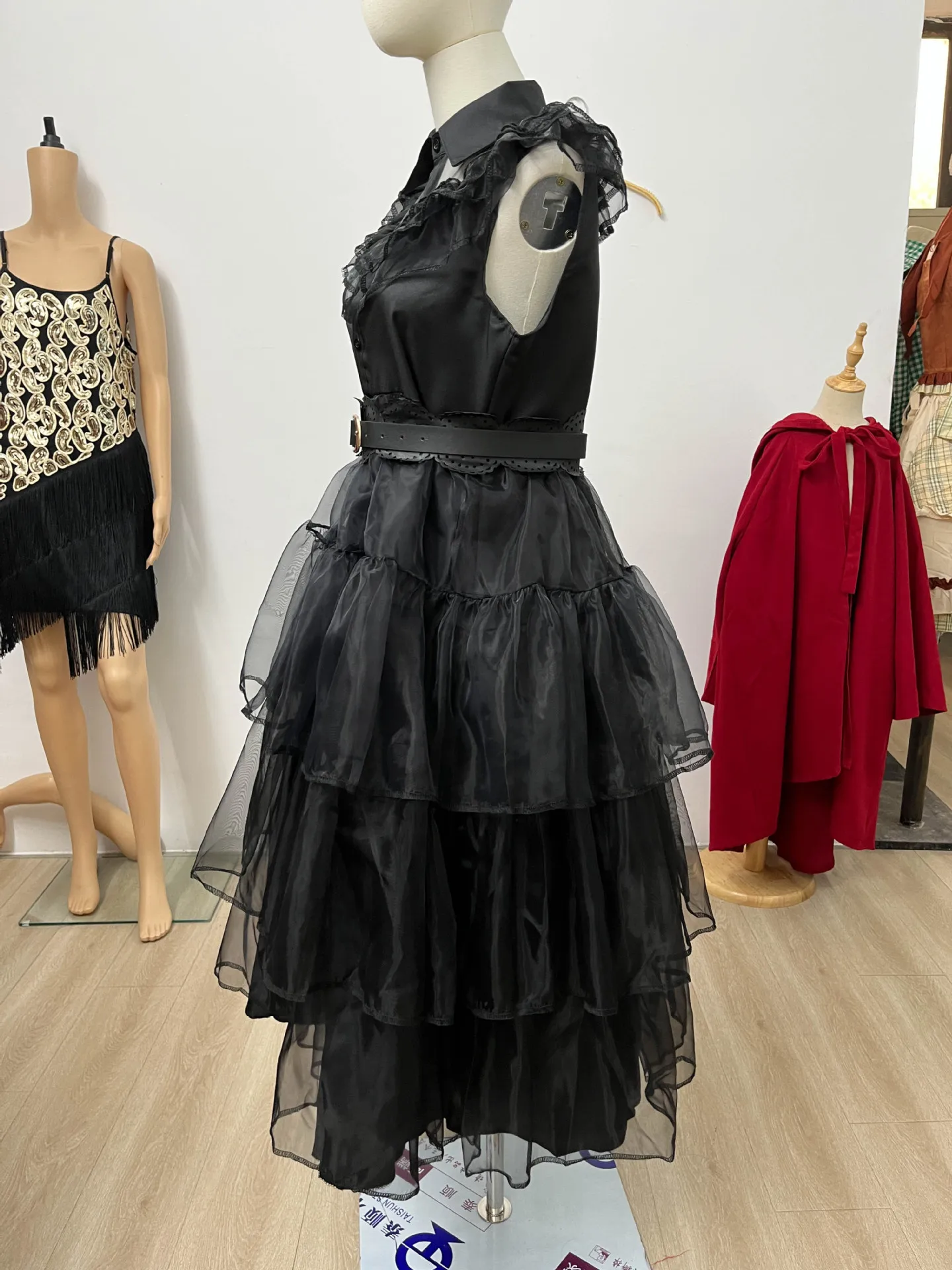Damen Gothic Blutige Zombie-Braut Cosplay-Kleid mit Rosen-Schleier, Spitzenhandschuhen, Halloween, dunkler Horror, Bühnen-Rollenspiel, Kostüm – Detail 14