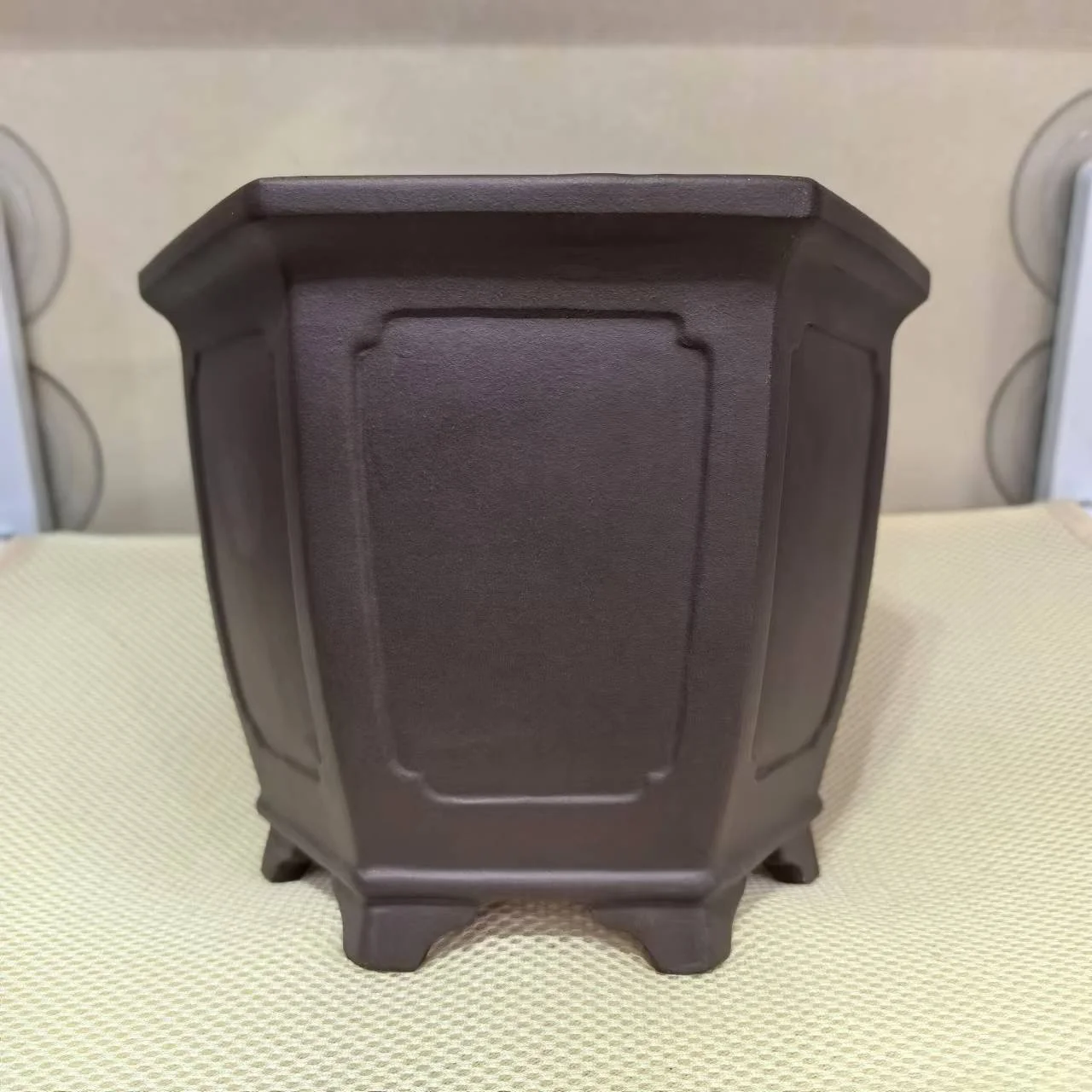 

Six-legged hexagonal purple mud Yixing stepped pot