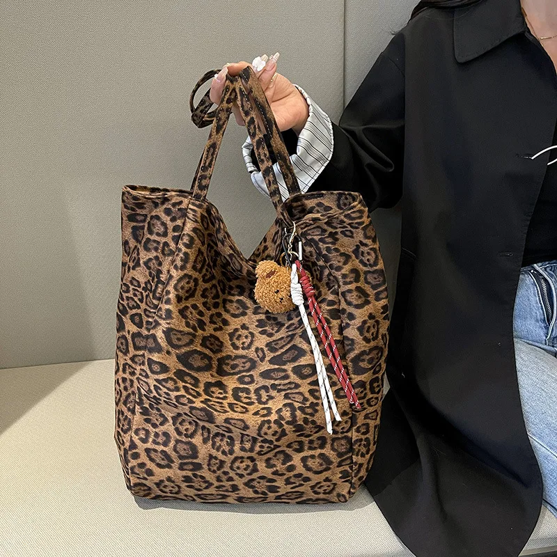 

2025 Women's Vintage Shoulder Bag, Retro Quilted Purse with Leopard Print, Multi-Functional Casual Shopper for Weekend & Travel​