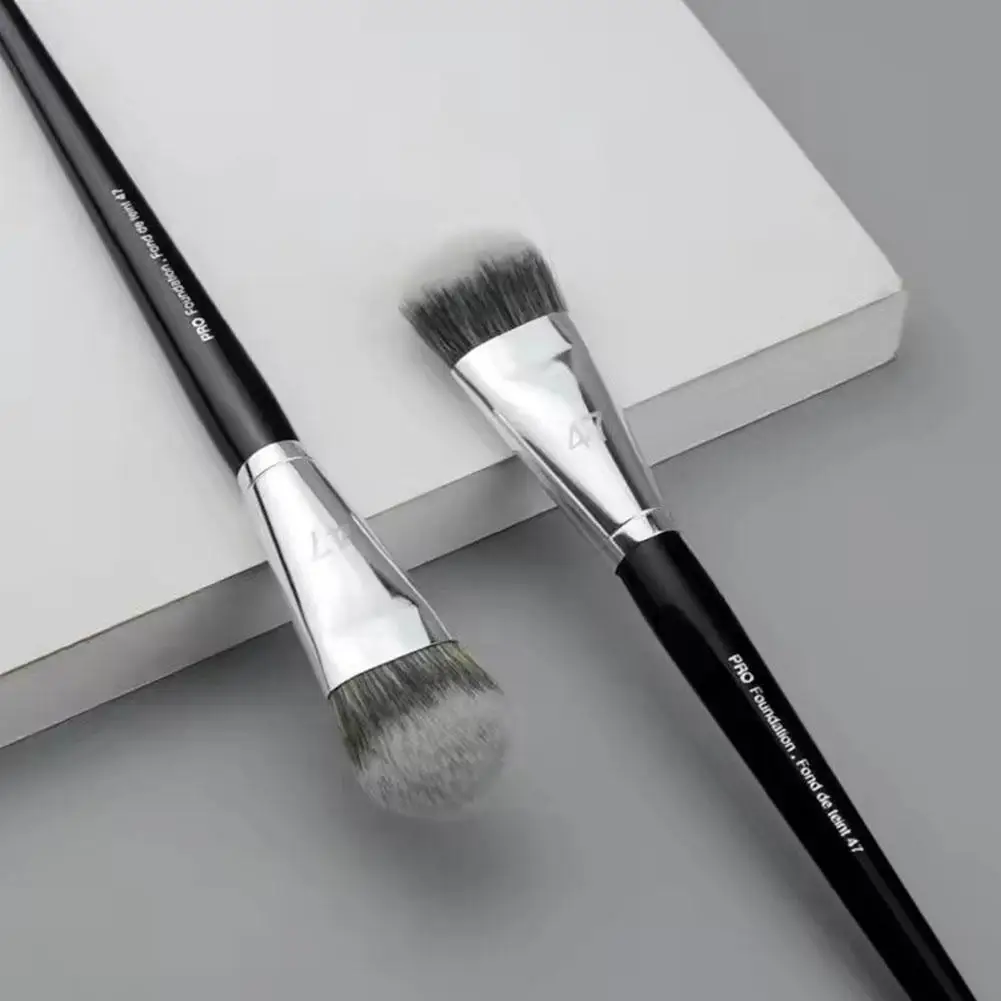 فرشاة كريم أساس بزاوية مشطوفة رقم 47 من Sephora، فرشاة مكياج كريم أساس سائل منحدر احترافي BB