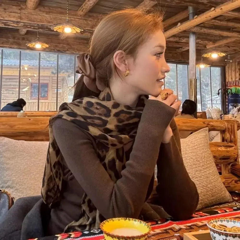 

Новый вуаль с леопардовым принтом, шарф, мягкие тонкие женские шали с запахом, длинная солнцезащитная модная бандана