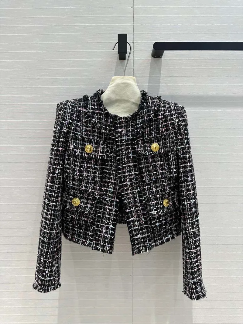 

Commuting style women's jacket is fashionable, exquisite, loose, and capable. Floral short style slimming jacket