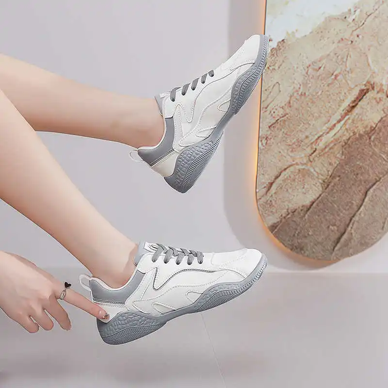 

Женский теннисный комплект на толстой подошве, увеличивающий рост, женская обувь для скейтбординга, серебристые женские кроссовки, спортивные теннисные спортивные пирожки