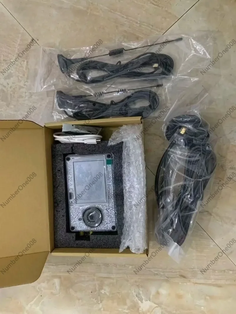 Open Source SDR Kit Portable RF Signal Analyzer 1MHz-6GHz Software Defined Radio Signal Generator for Ham Radio Education
