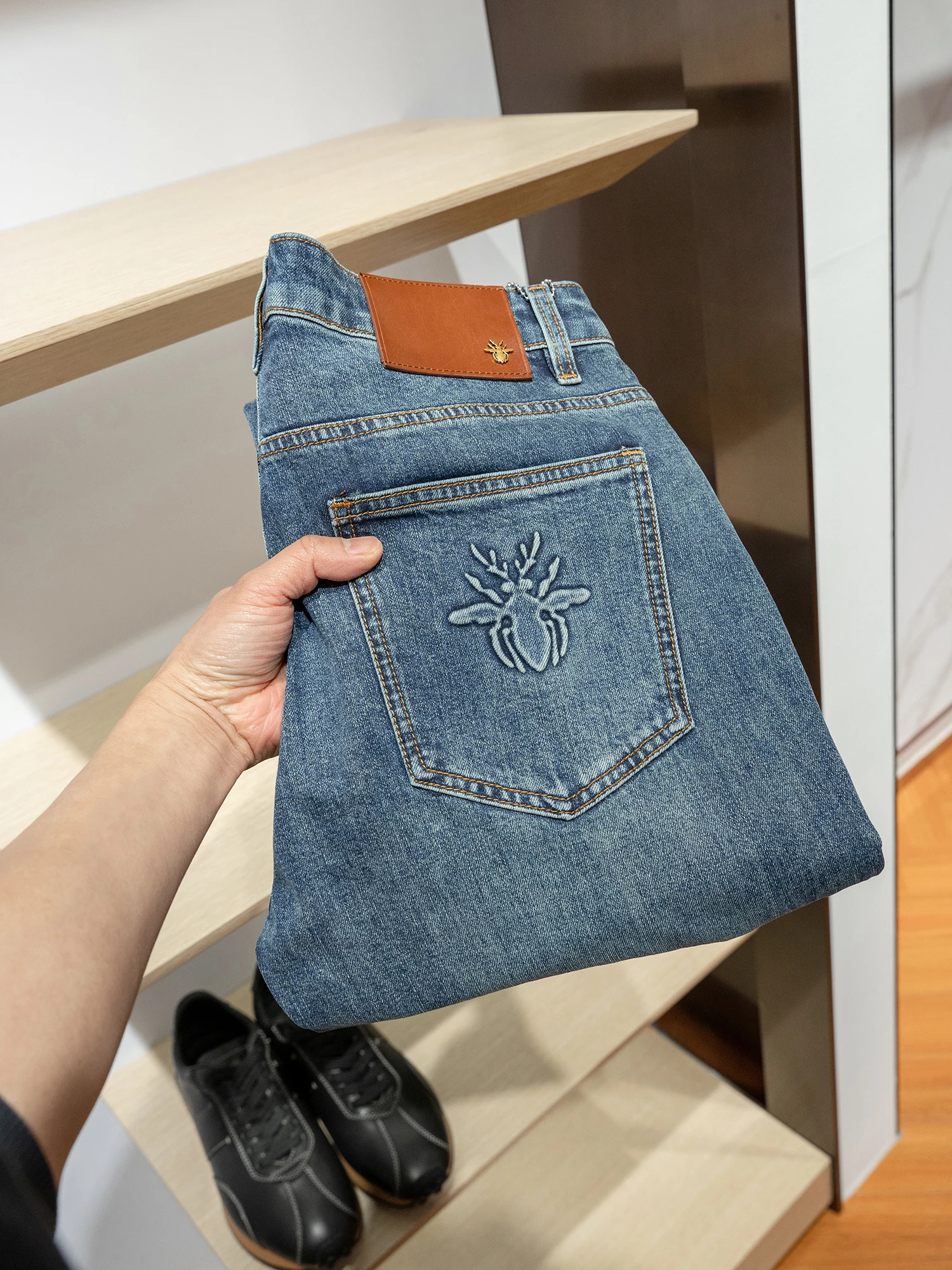 

Classic Waed Blue Stretch Cotton Lightweight Spring Summer Men's Casual Loose Straight Leg Jeans Breathable Comfortable