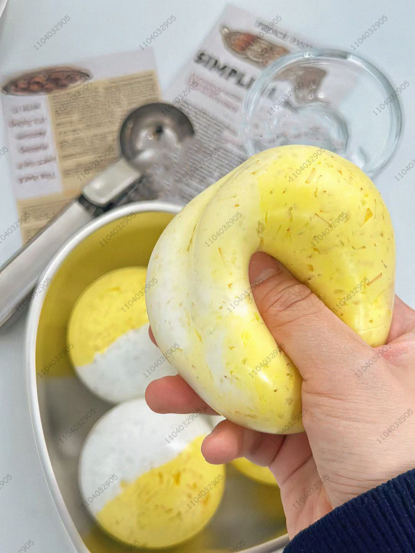 スラッシー感ストレスボール、形を変えることができないスクイーズボール、スムージーのようなアイススライム、ASMRストレス解消フィジェットトイ（大人向け）