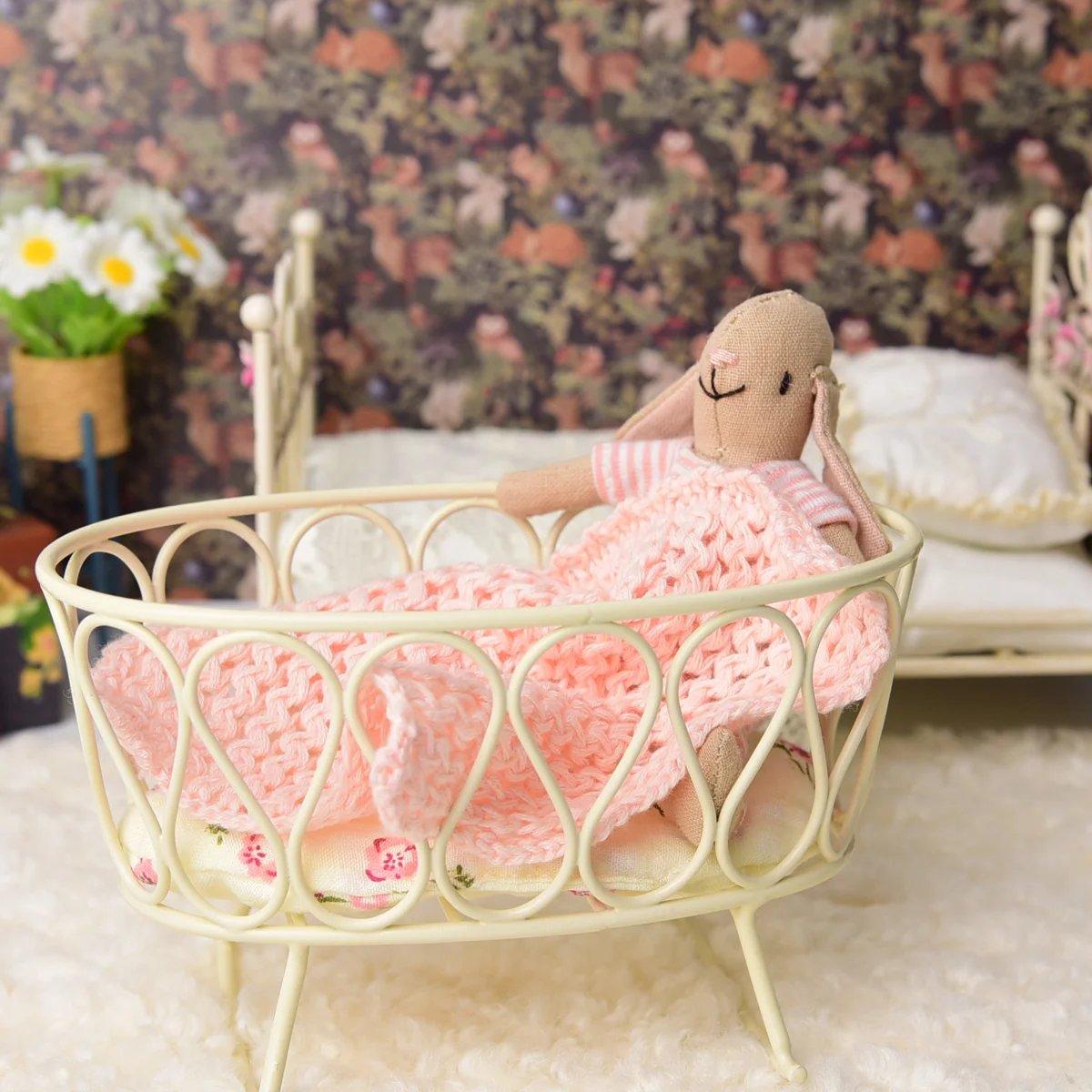 1:12Miniature Simulation Furniture metal baby basket with one padding for Bjd Ob11 doll house