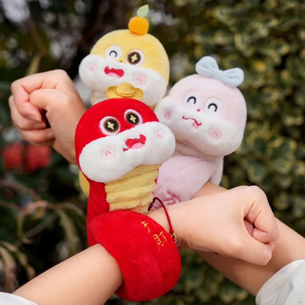

Mascots Snake Plush Slap Bracelet Wrist Style Circle Toy Snake Slap Snap Doll Toy Cartoon Soft New Year Plush Hand Ring Children