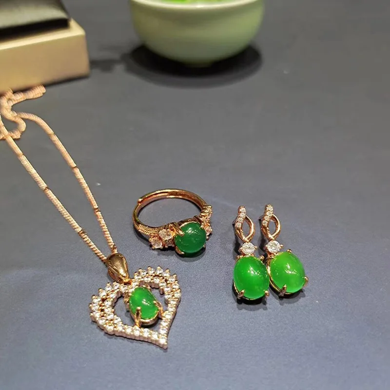 

Новые серьги-подвески в форме сердца из натурального ледяного халцедона