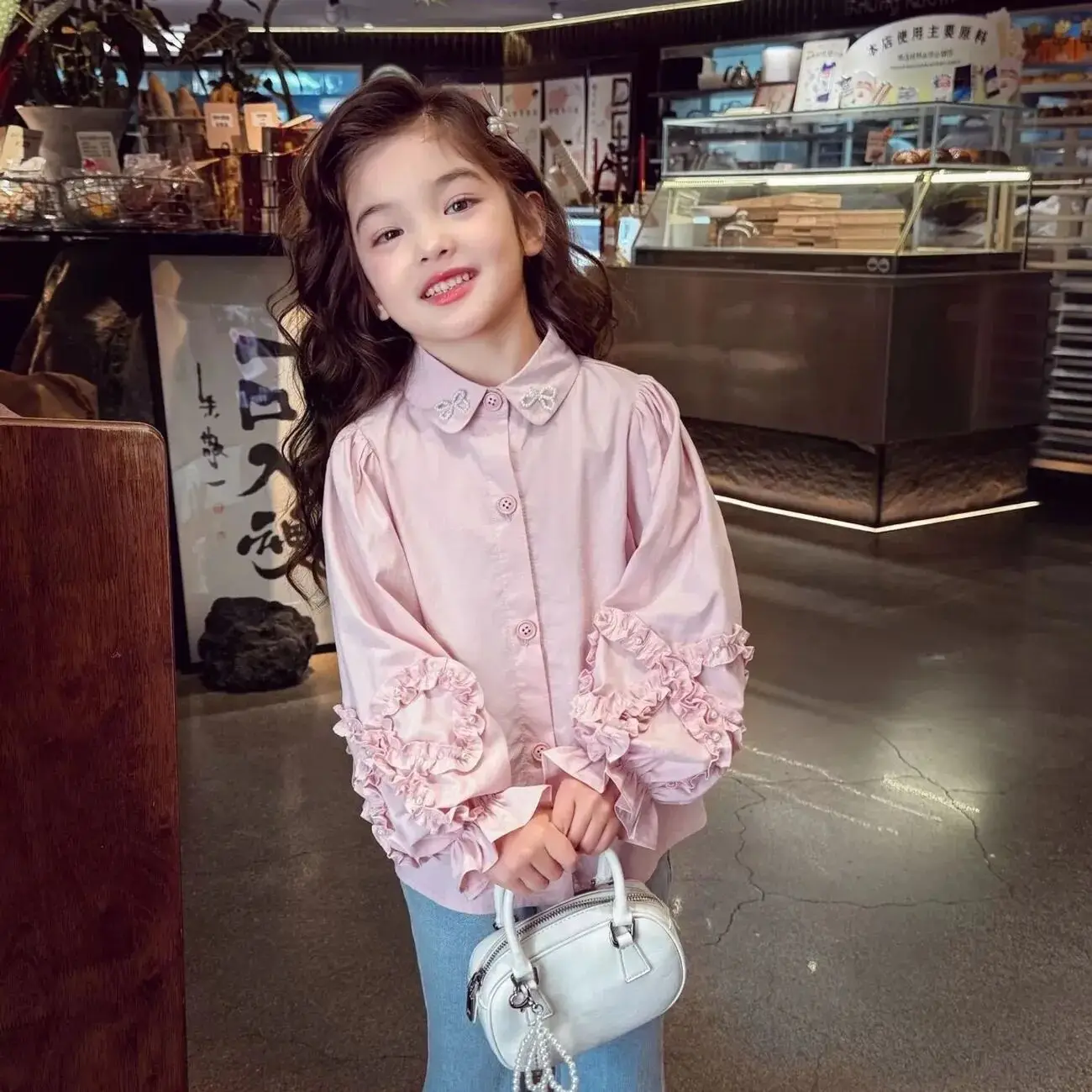 

Girls Shirt Spring and Autumn New Collection Children's Korean Edition Pearl Bow Collar Shirt Girls' Lantern Sleeves Blouse
