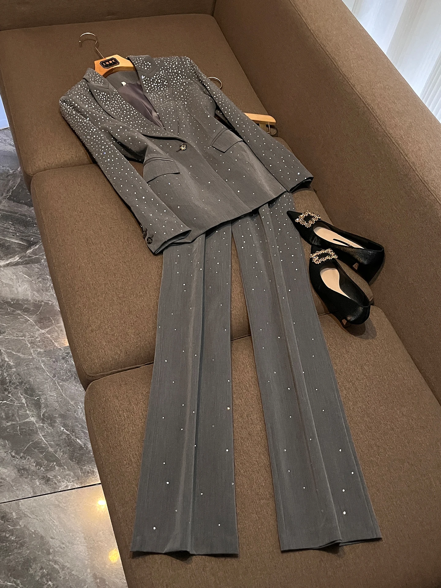 

Elegant Grey One-Button Suit Jacket And Pants Set with Rhinestones High-End Feel for Women over 35 Chinese Brand New Summer