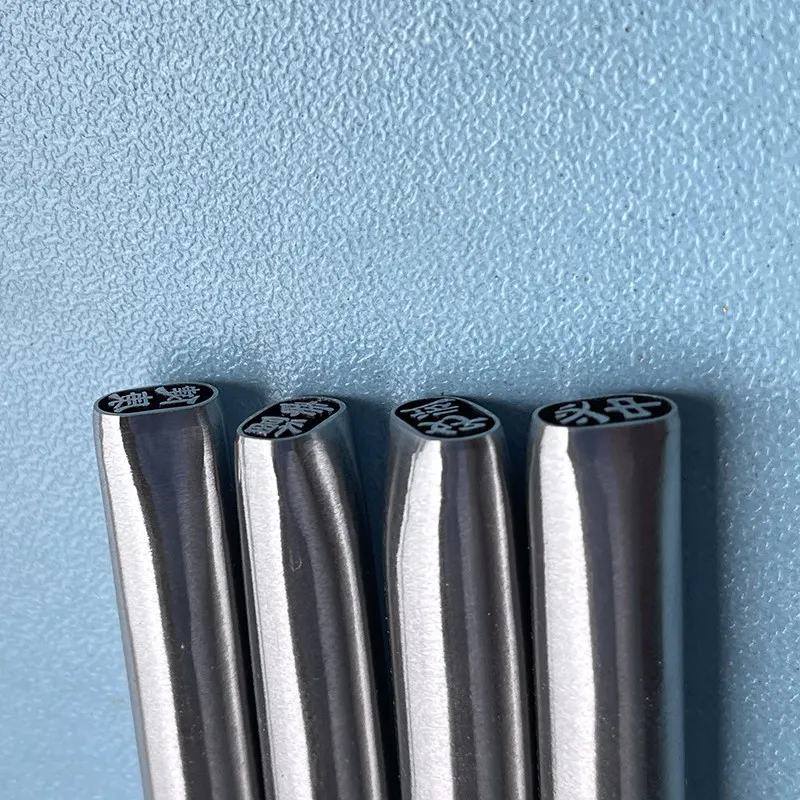 Ji Yan Meißel-Gravur, handgefertigt aus Silber, antikem Gold, Glücksbringer, verheißungsvoller Stahl – Detail 3