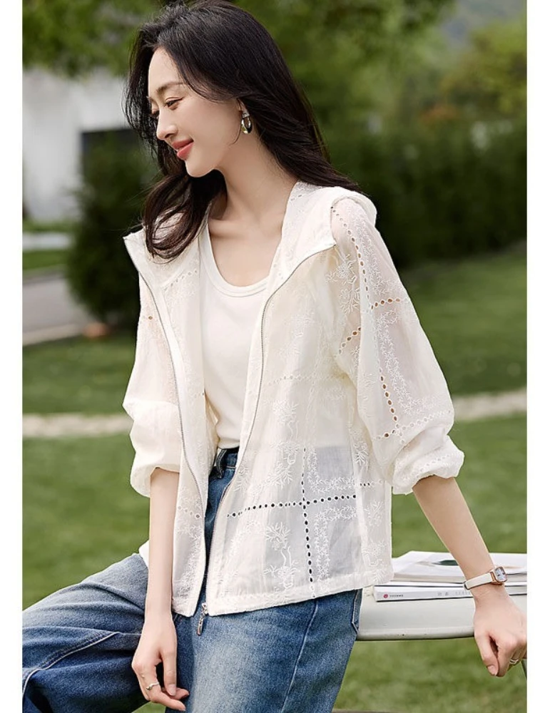 Chaqueta con capucha de sol de ganchillo transparente para mujer: cubierta elegante bordada de encaje con paneles de encaje |   Ropa de playa boho para el verano