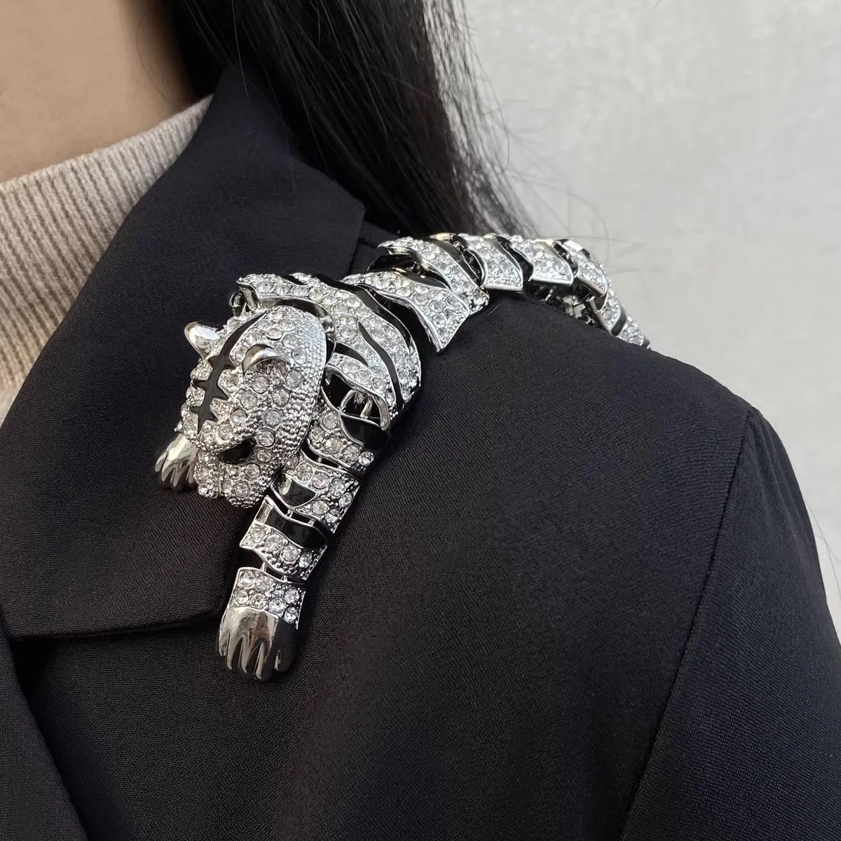 Exaggerated Women Men Classic Tiger Crystal Brooch Badges Vintage Unisex Large Animal Boutique Suit Coat Pin Accessories Gift